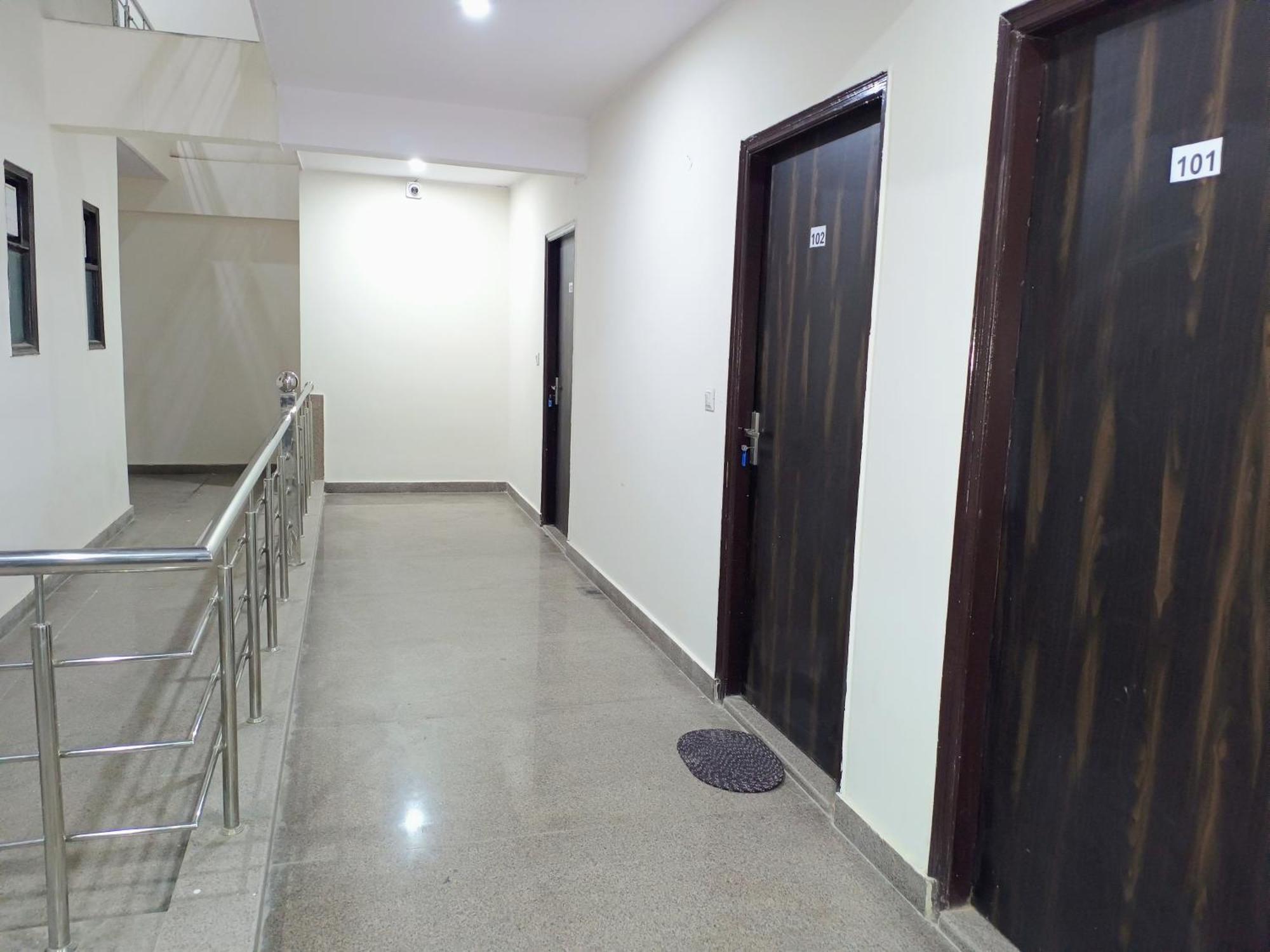 Hotel Krishna Tower Delhi  Buitenkant foto