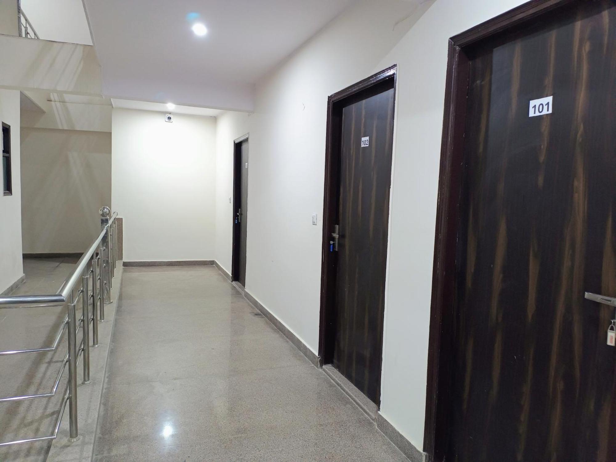 Hotel Krishna Tower Delhi  Buitenkant foto