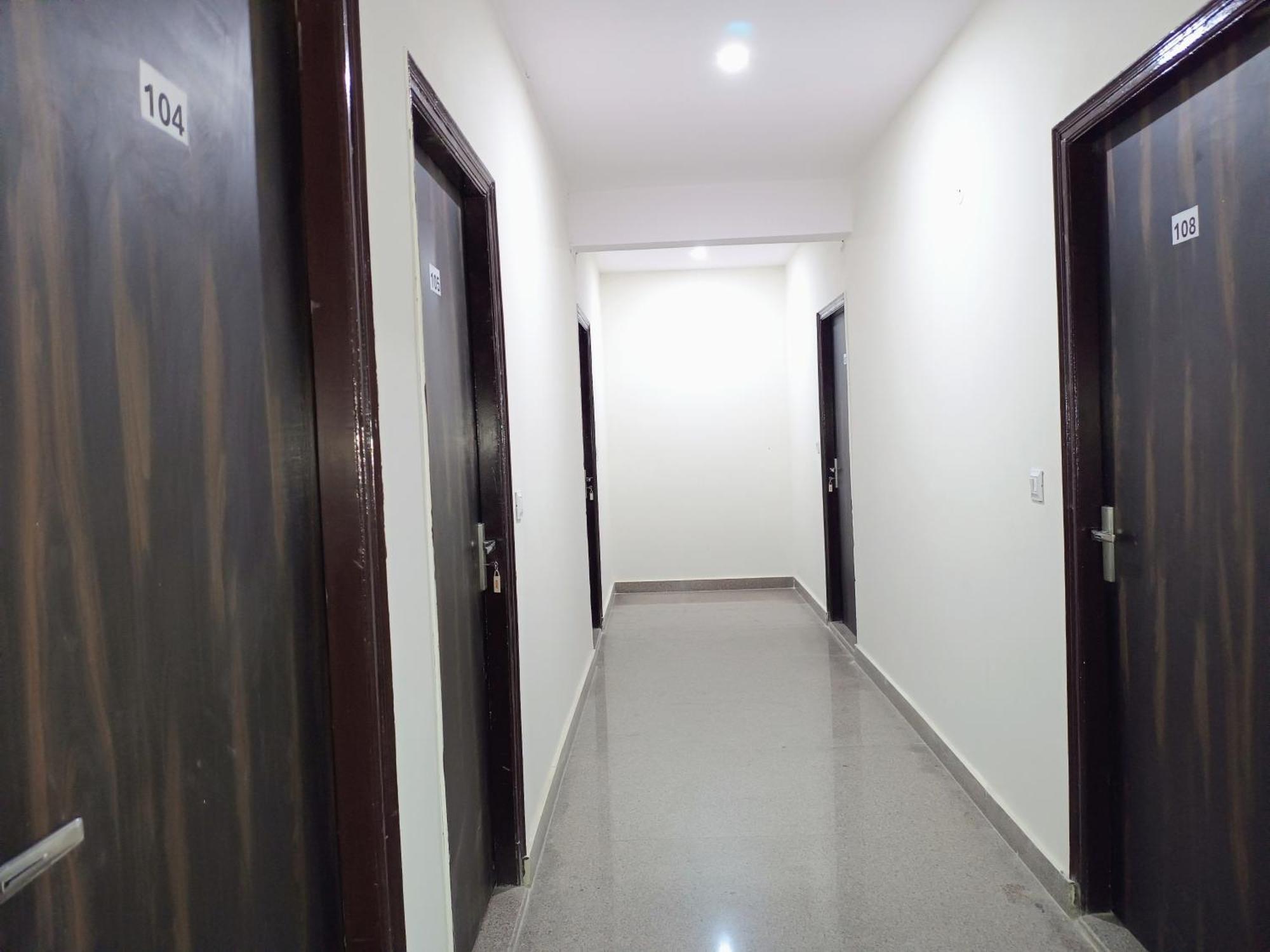 Hotel Krishna Tower Delhi  Buitenkant foto
