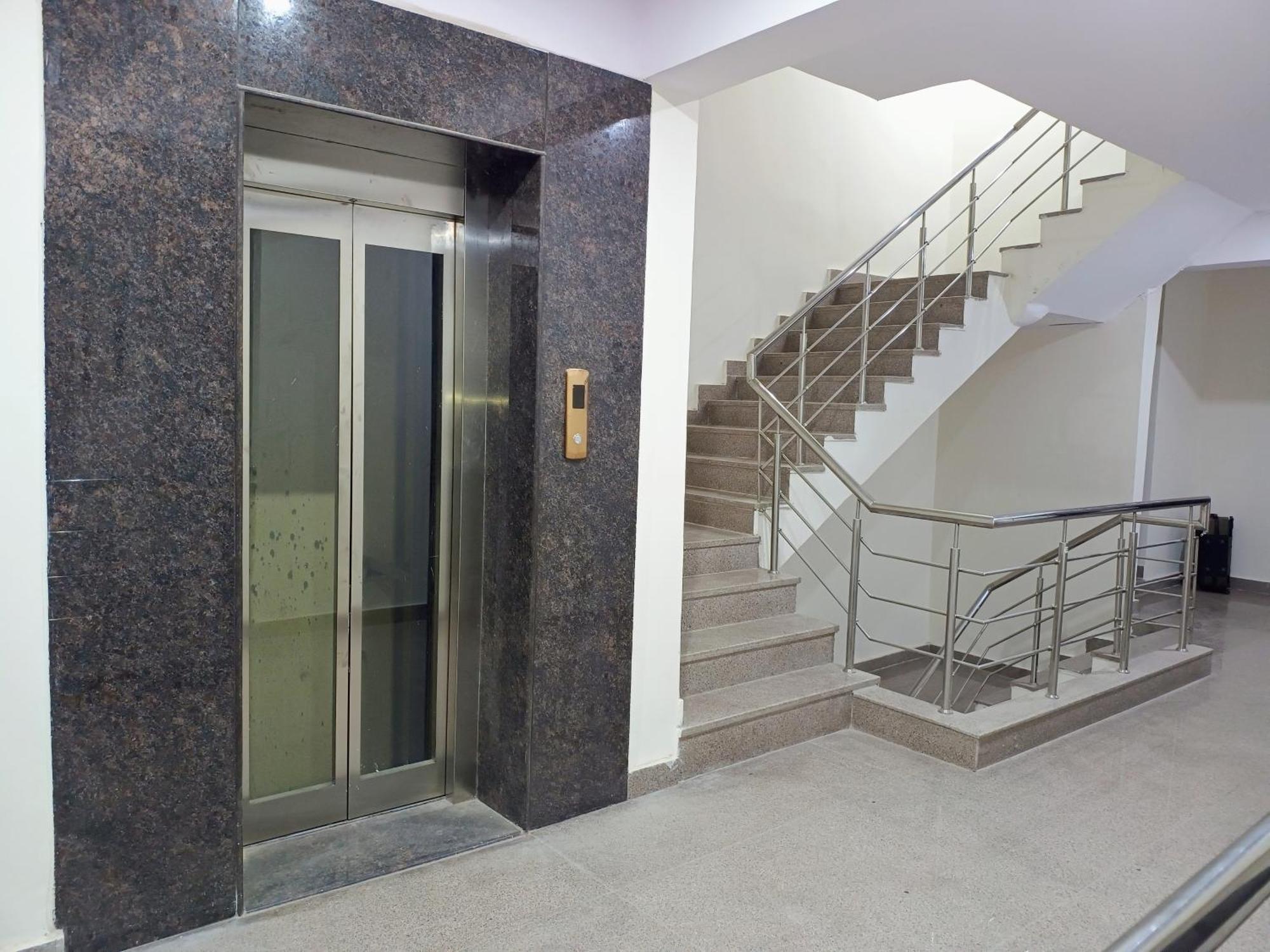 Hotel Krishna Tower Delhi  Buitenkant foto