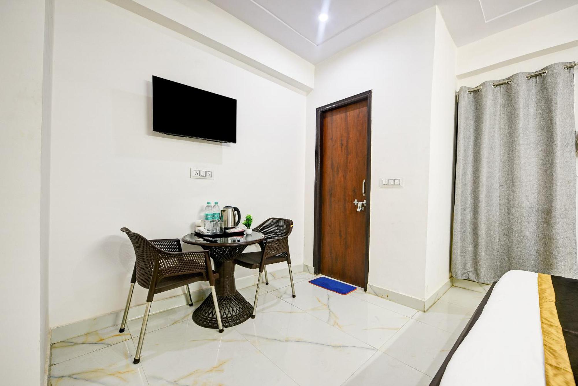 Hotel Krishna Tower Delhi  Buitenkant foto