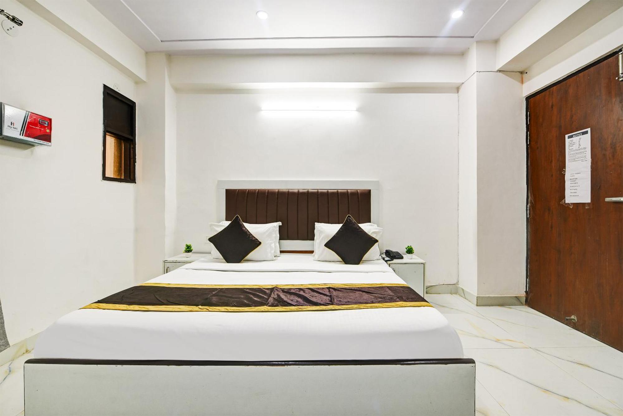 Hotel Krishna Tower Delhi  Buitenkant foto