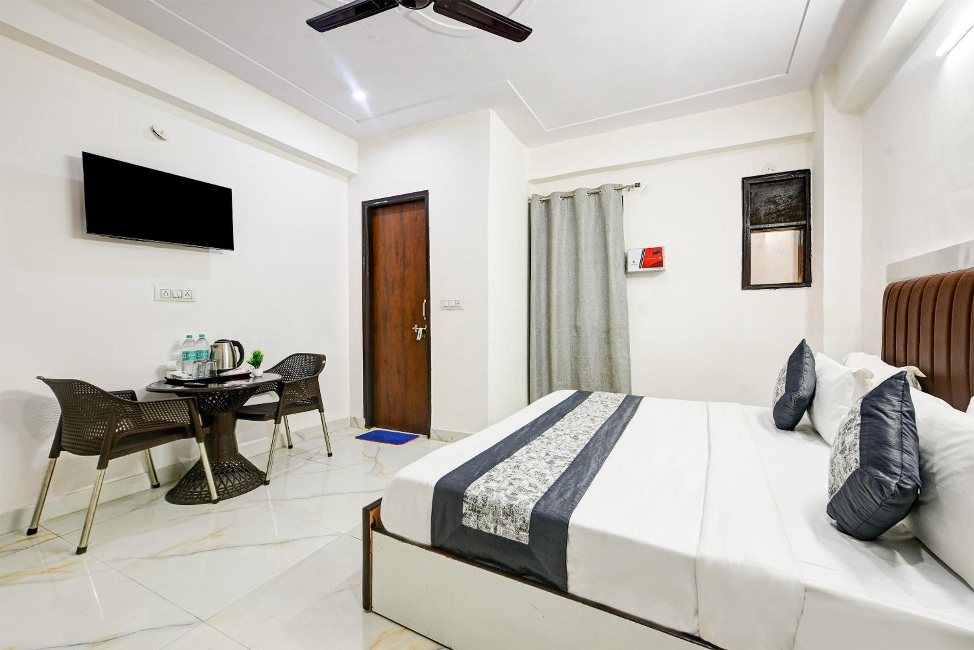 Hotel Krishna Tower Delhi  Buitenkant foto