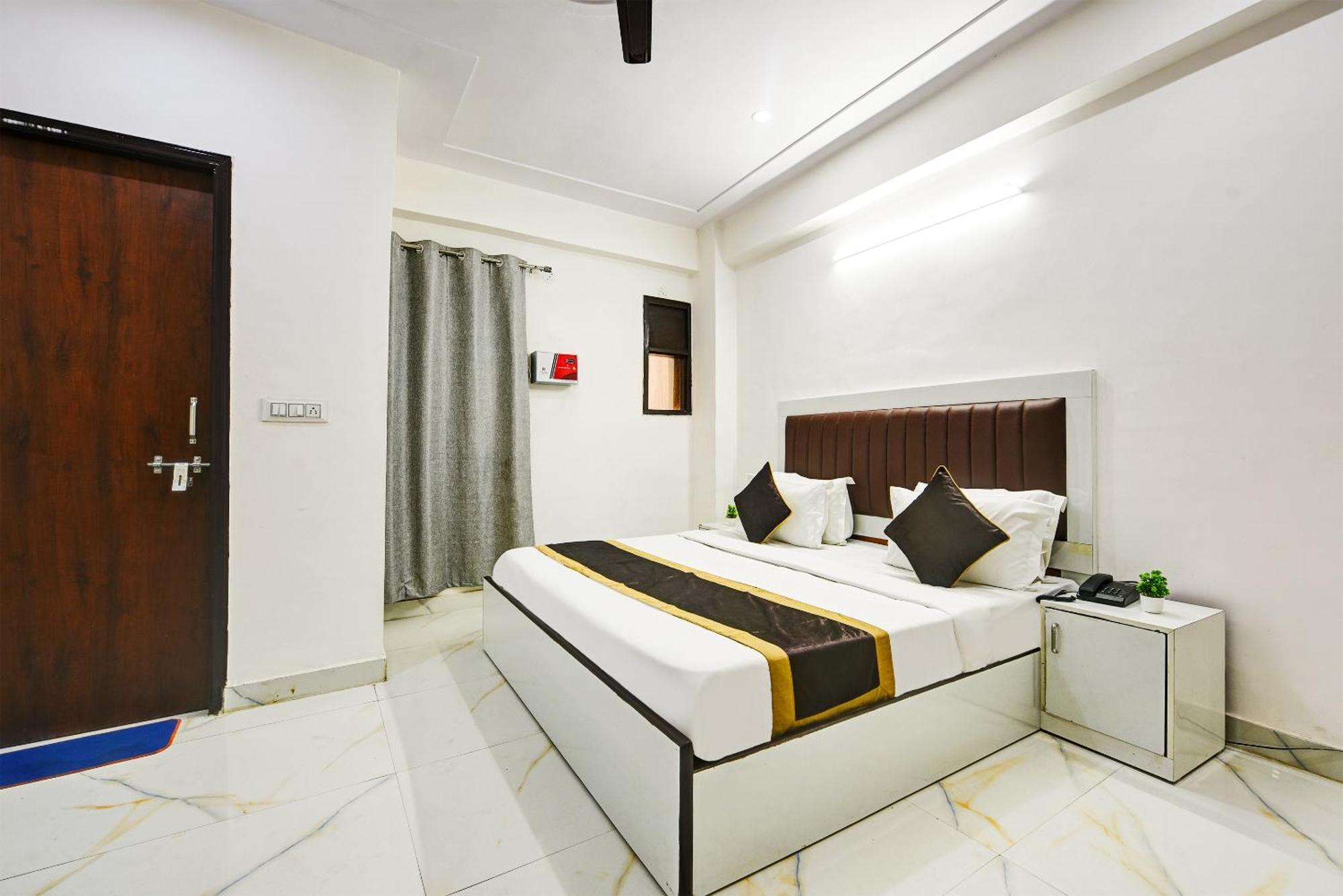 Hotel Krishna Tower Delhi  Buitenkant foto