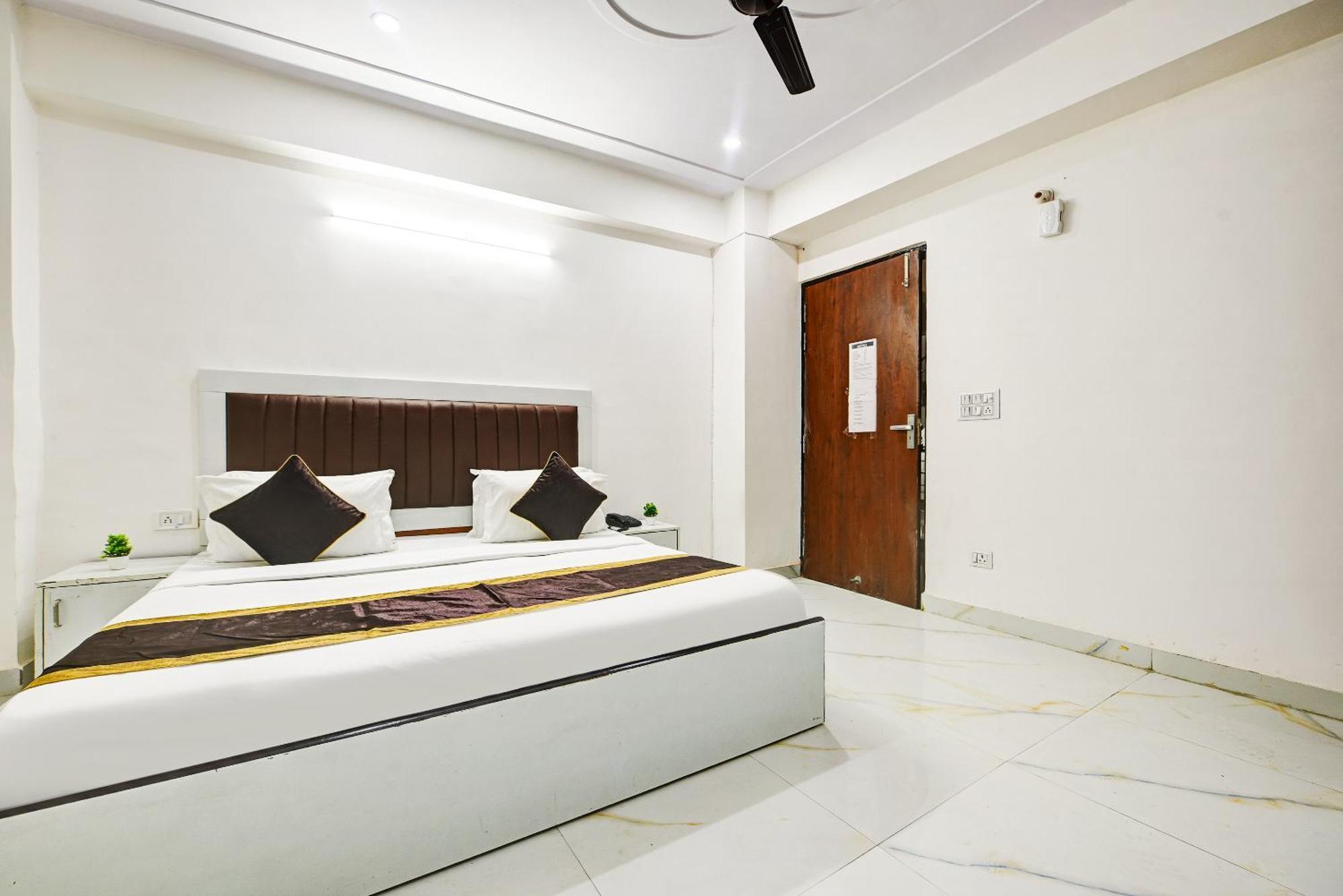 Hotel Krishna Tower Delhi  Buitenkant foto