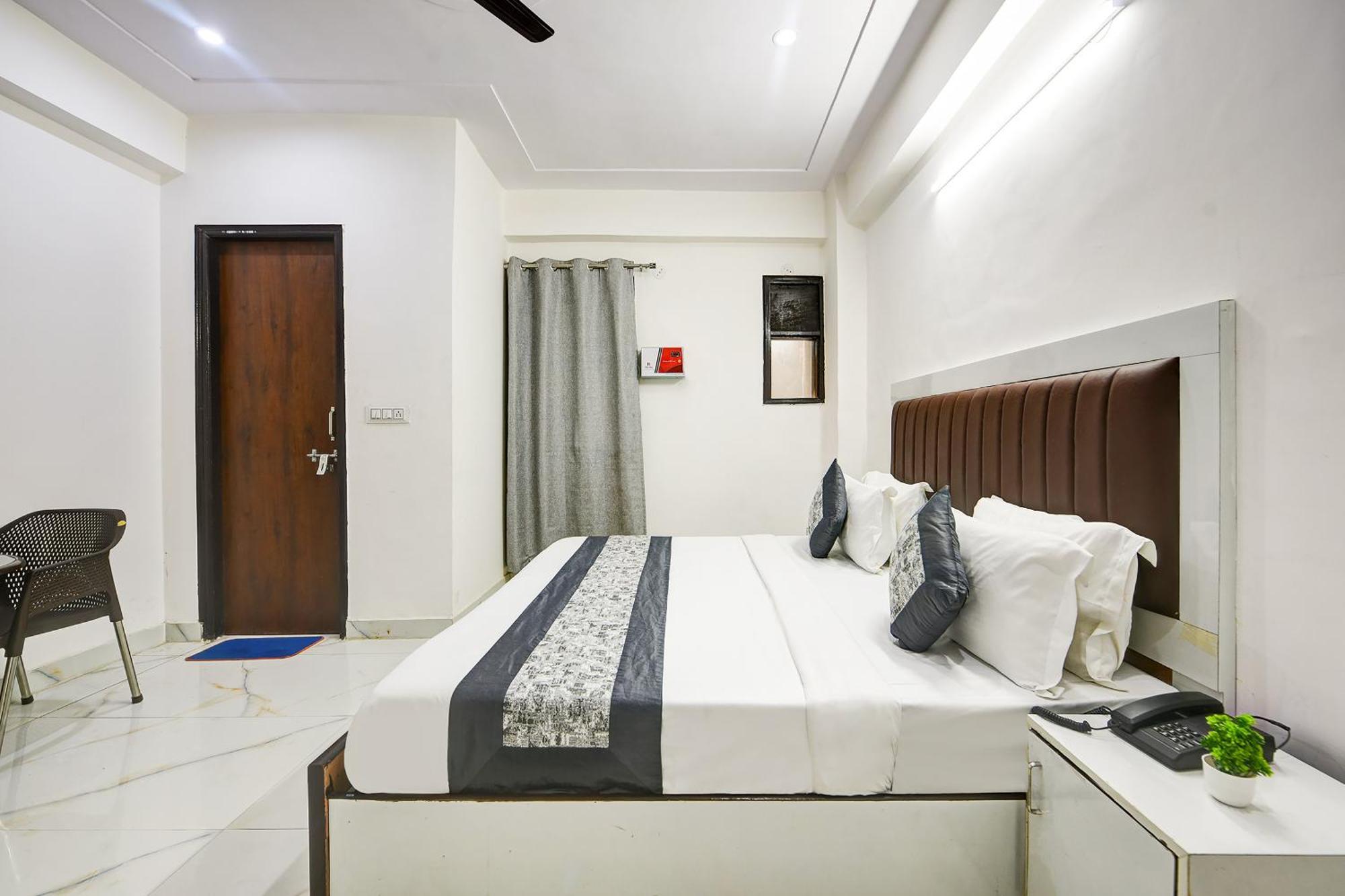 Hotel Krishna Tower Delhi  Buitenkant foto