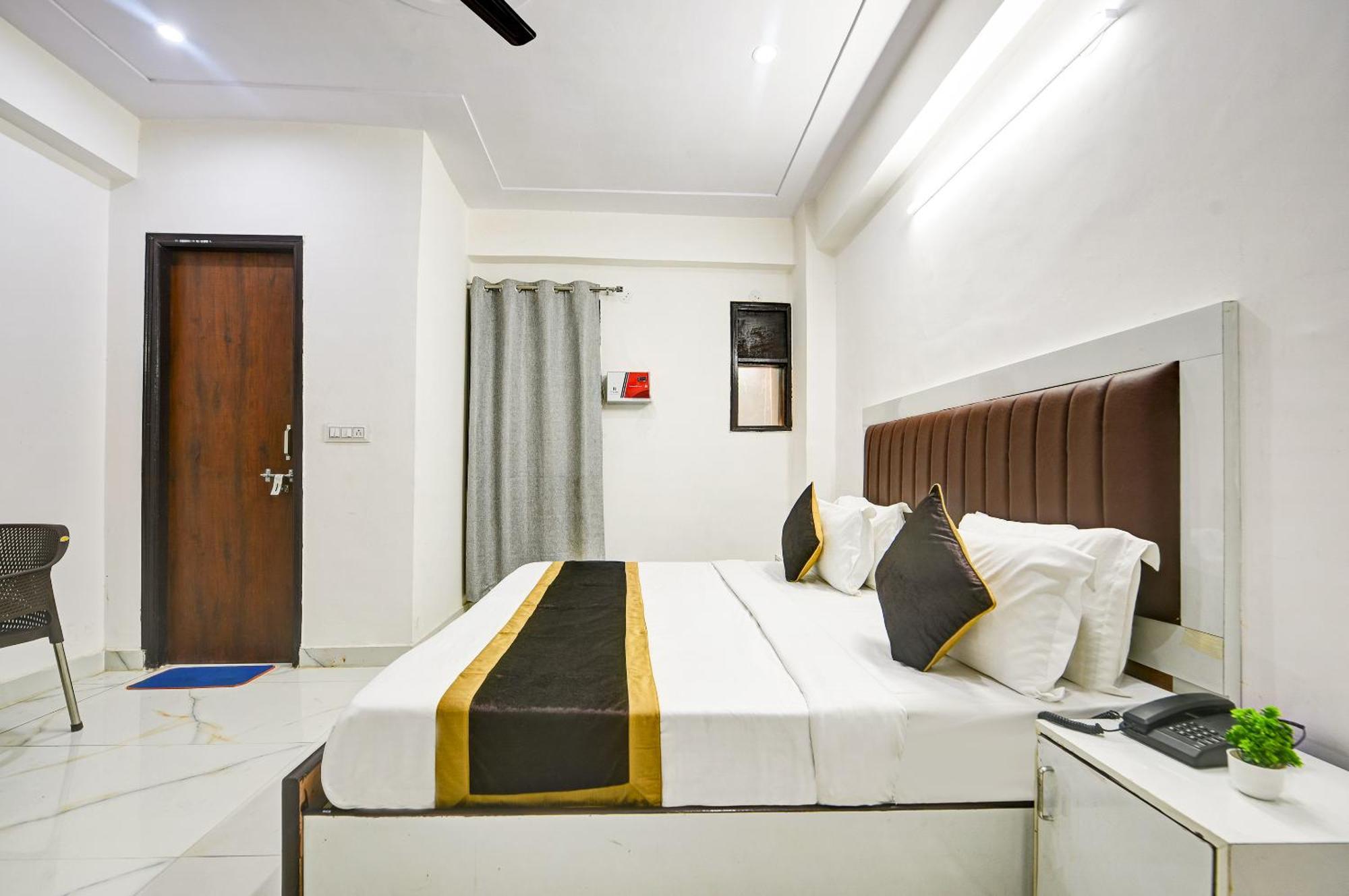 Hotel Krishna Tower Delhi  Buitenkant foto