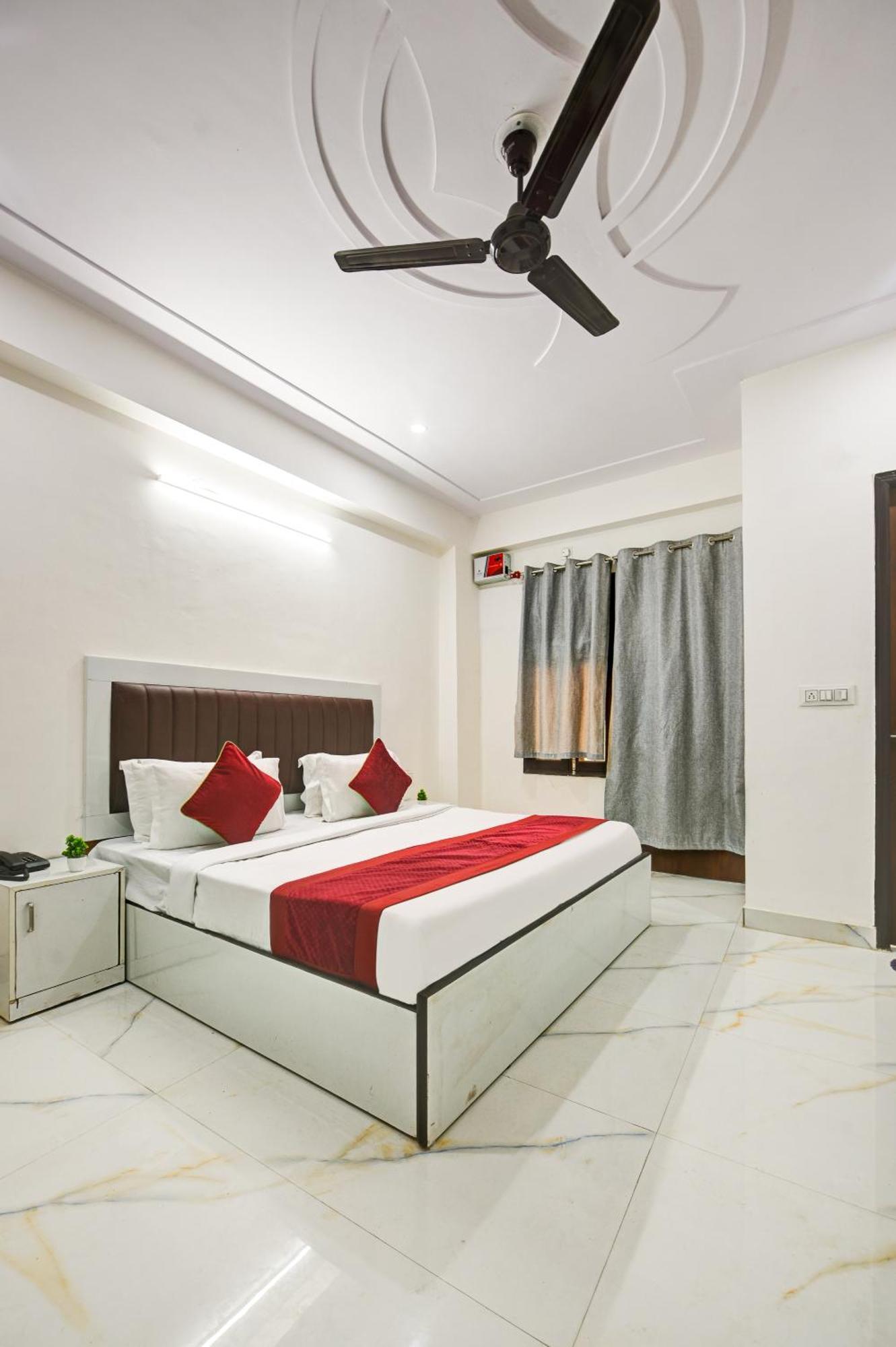 Hotel Krishna Tower Delhi  Buitenkant foto