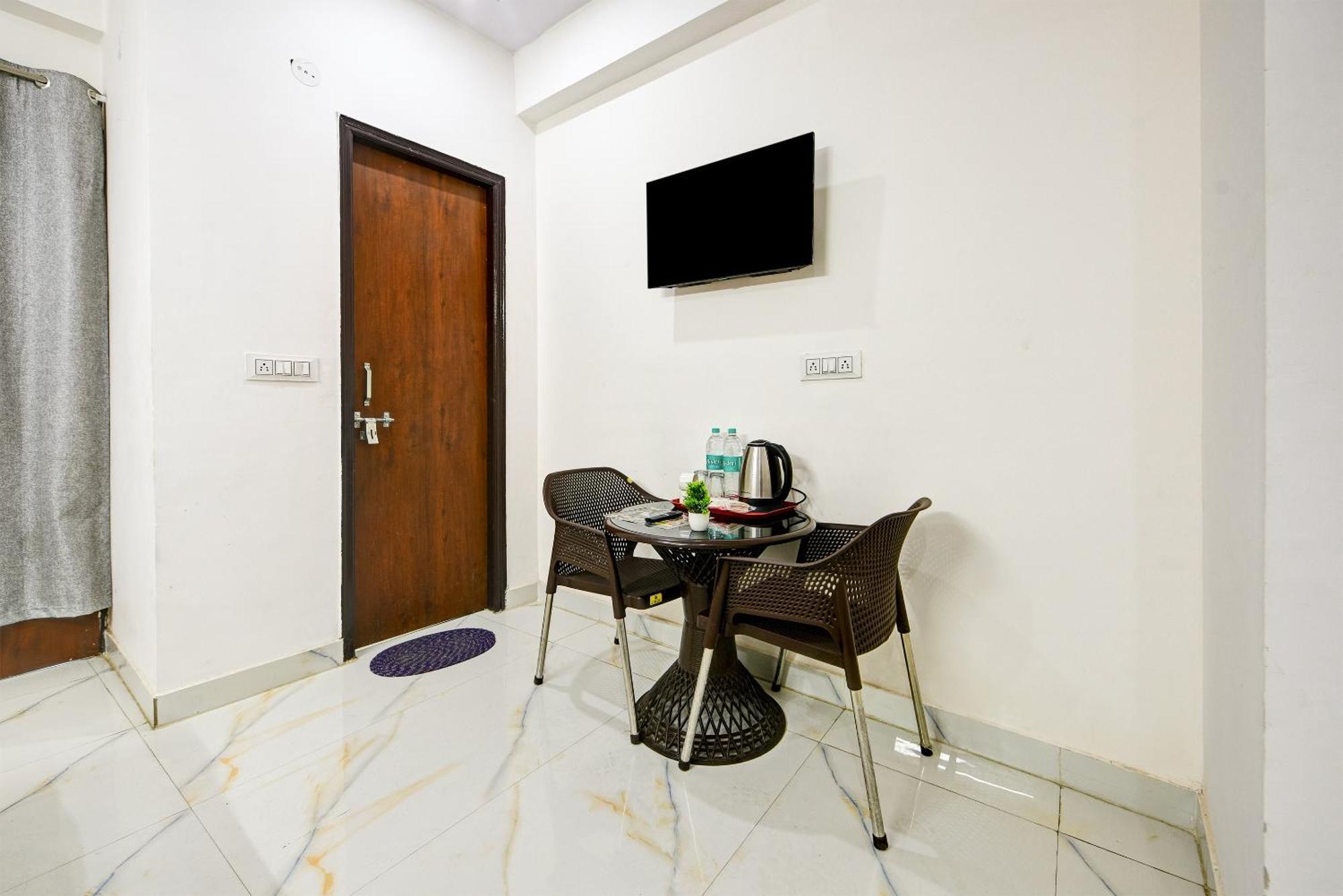 Hotel Krishna Tower Delhi  Buitenkant foto