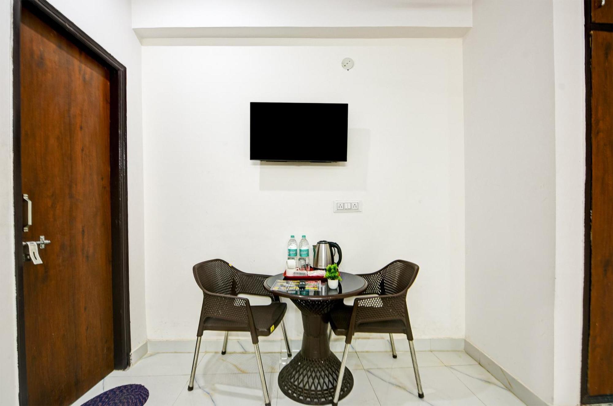 Hotel Krishna Tower Delhi  Buitenkant foto