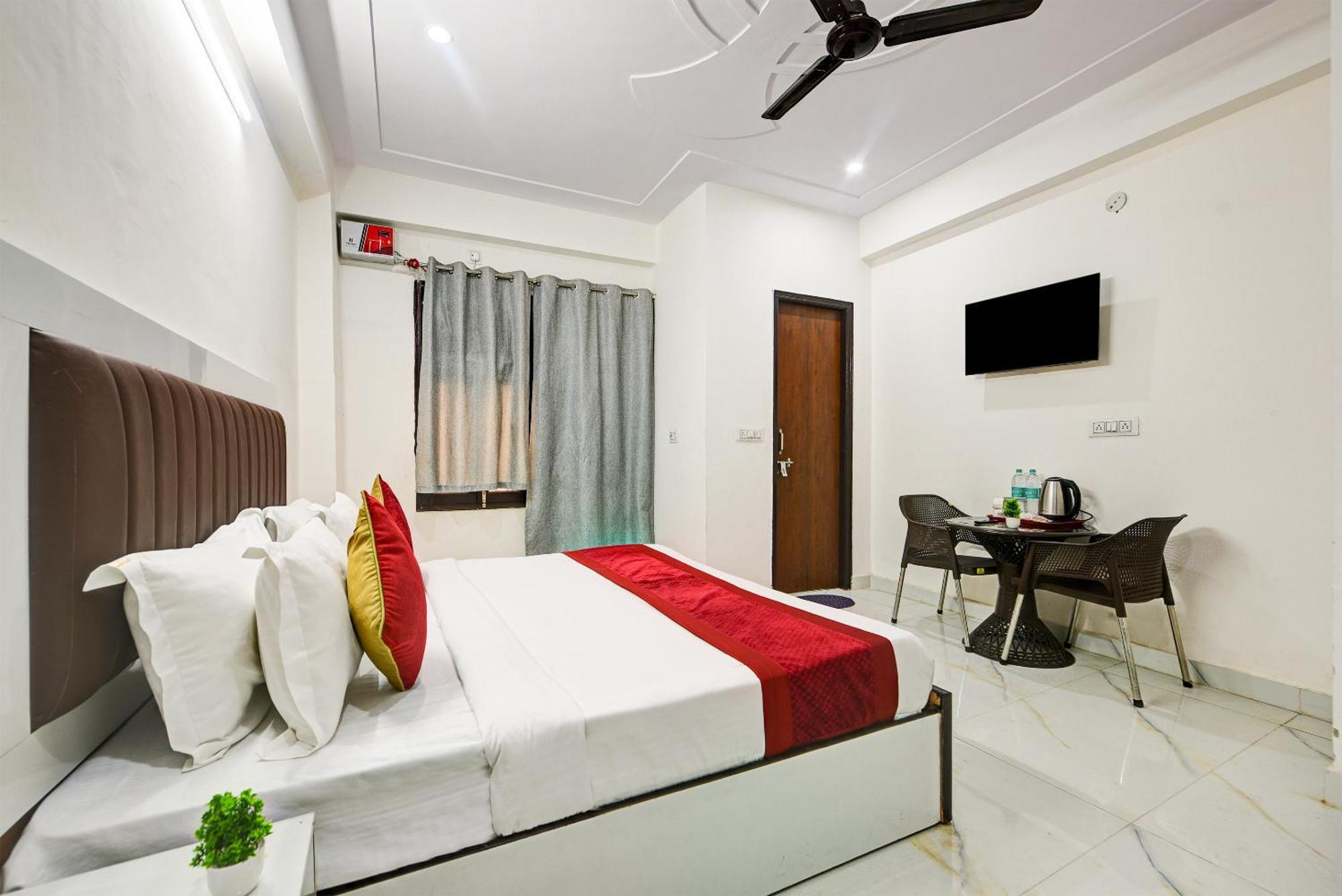 Hotel Krishna Tower Delhi  Buitenkant foto