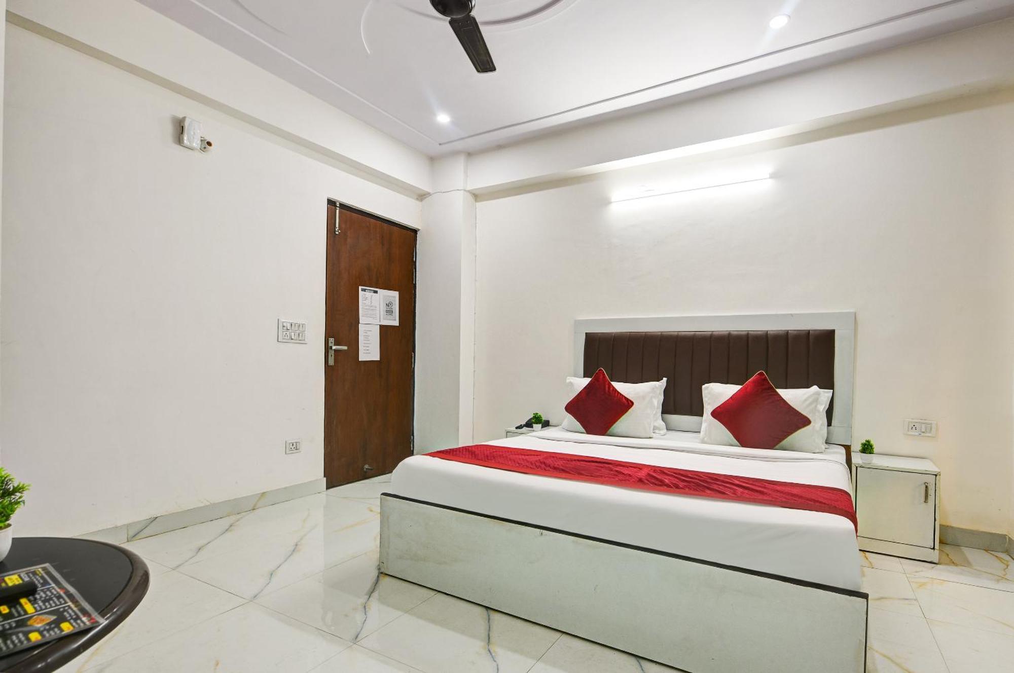 Hotel Krishna Tower Delhi  Buitenkant foto