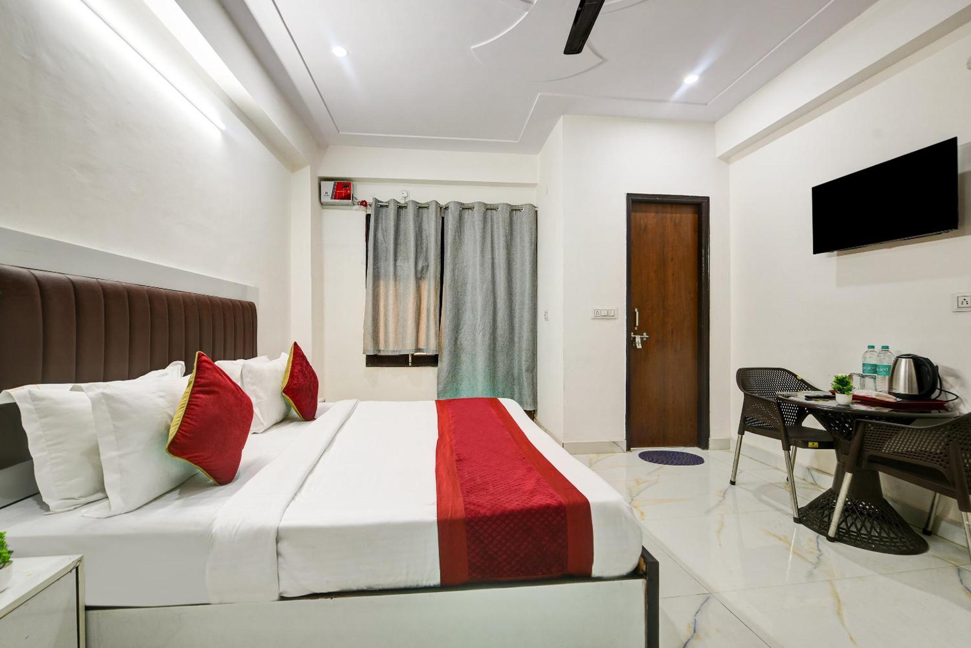 Hotel Krishna Tower Delhi  Buitenkant foto