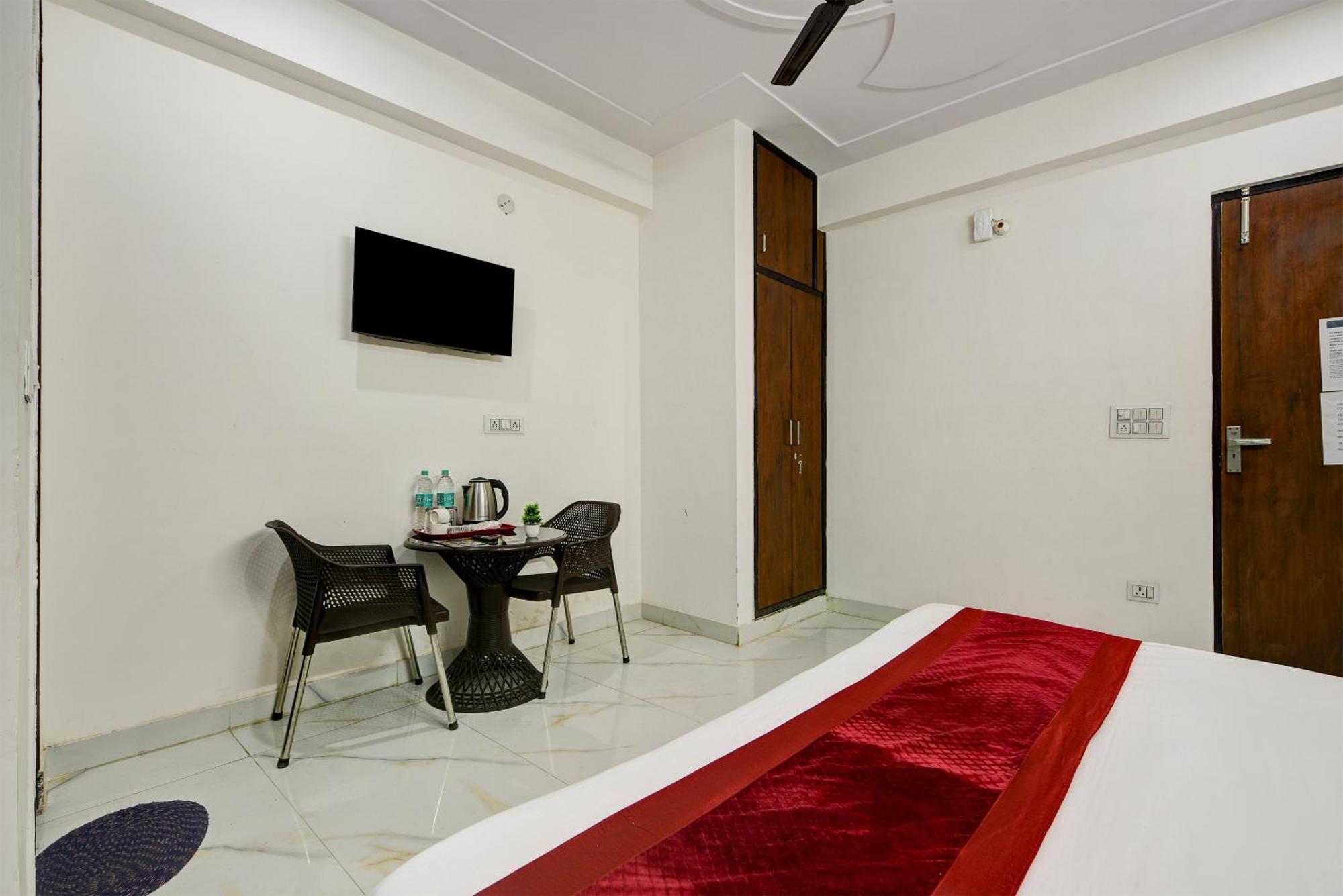 Hotel Krishna Tower Delhi  Buitenkant foto