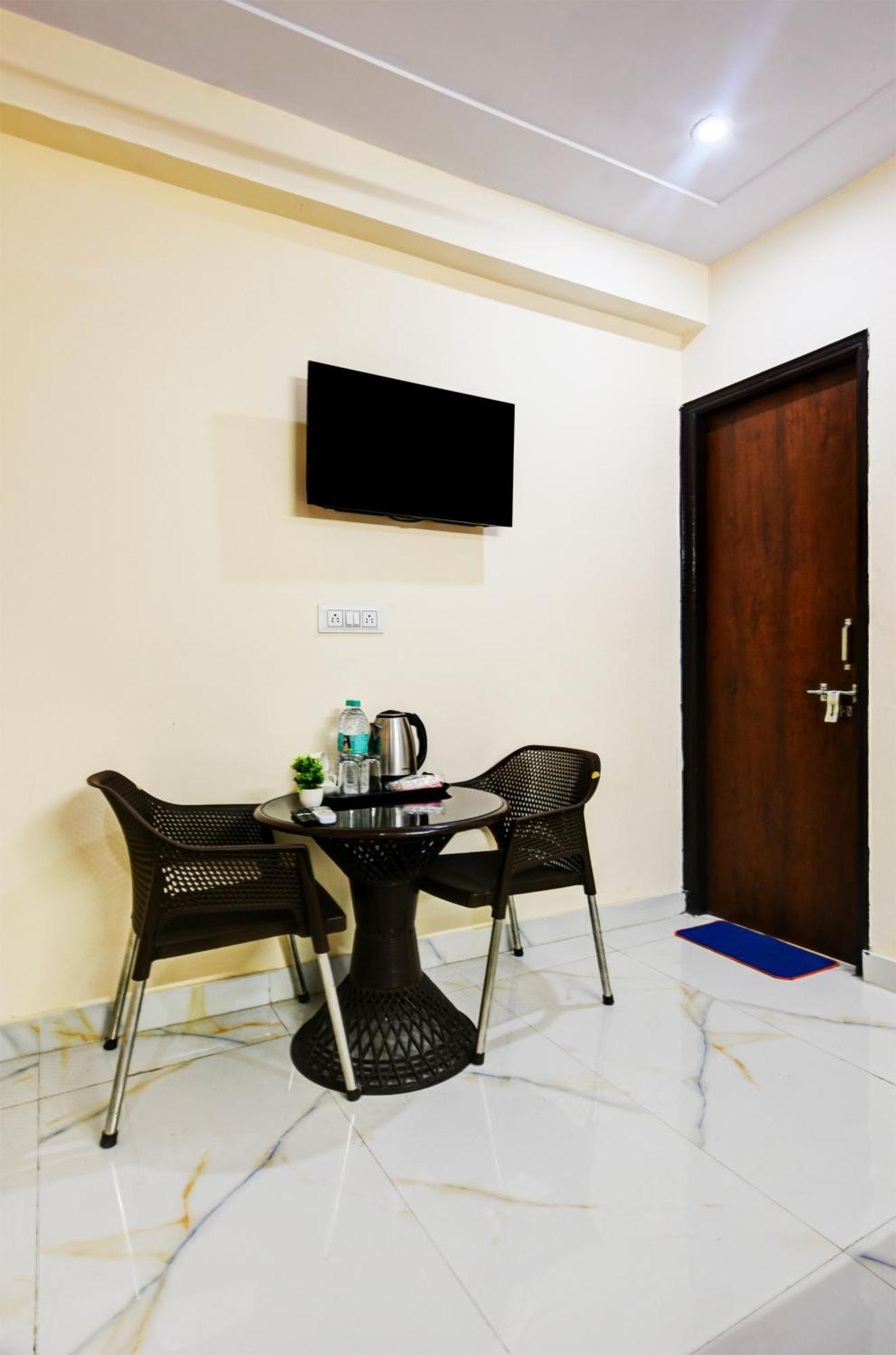 Hotel Krishna Tower Delhi  Buitenkant foto