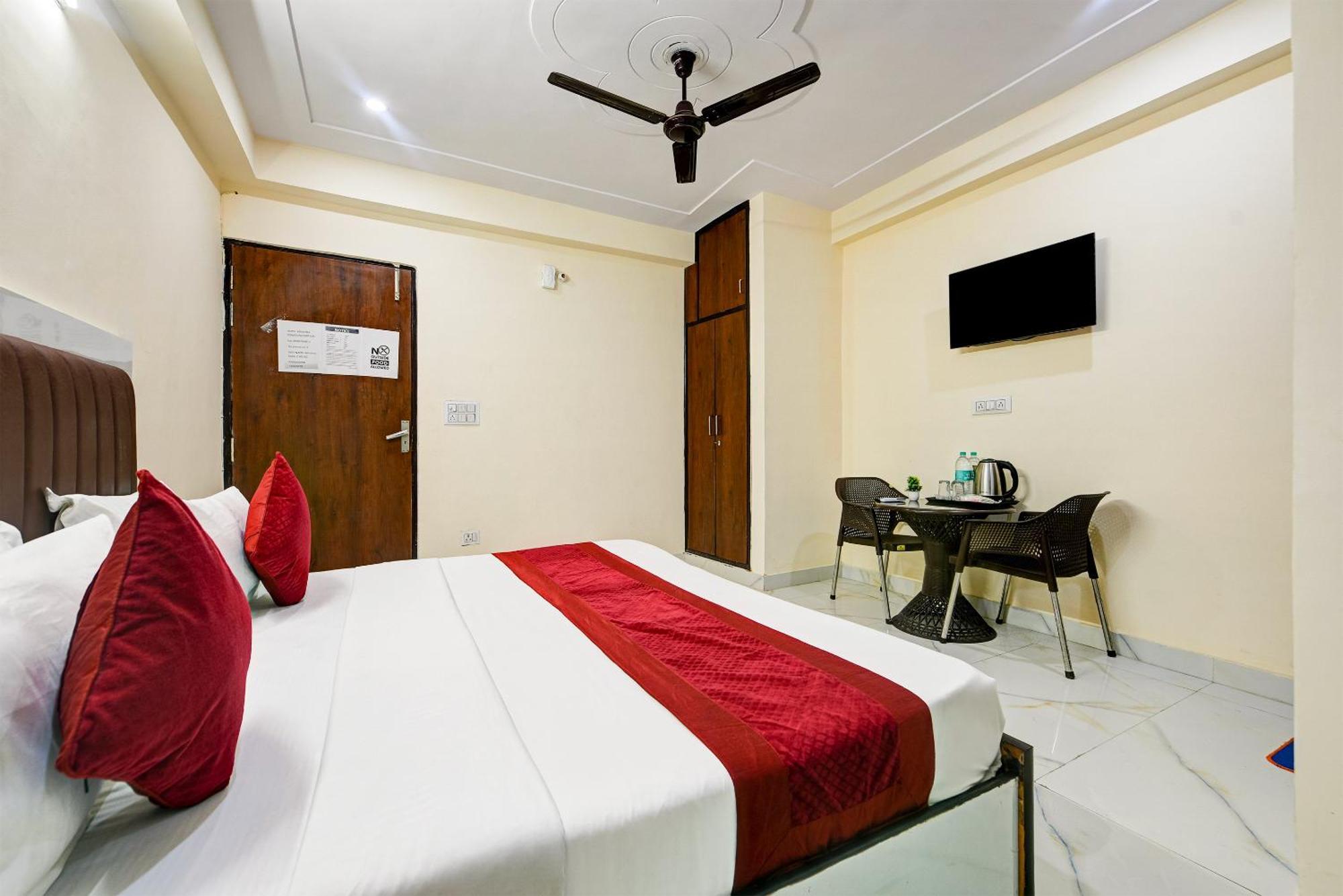 Hotel Krishna Tower Delhi  Buitenkant foto