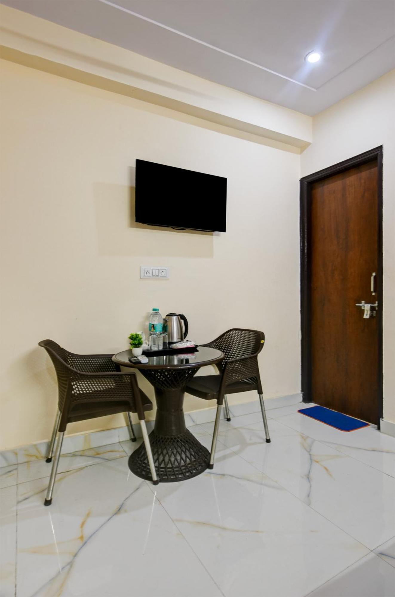 Hotel Krishna Tower Delhi  Buitenkant foto