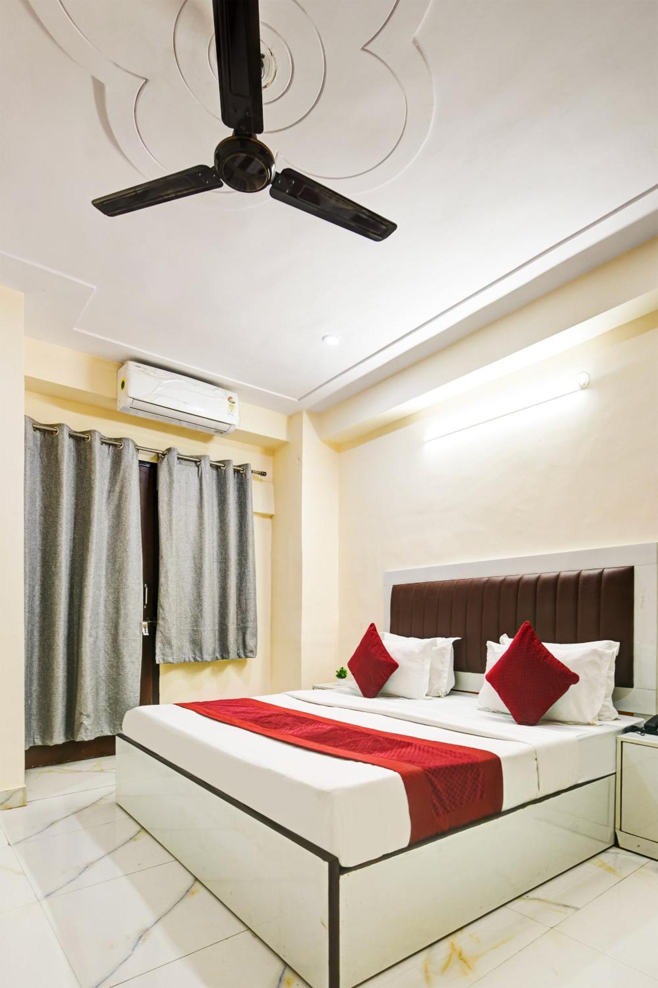 Hotel Krishna Tower Delhi  Buitenkant foto