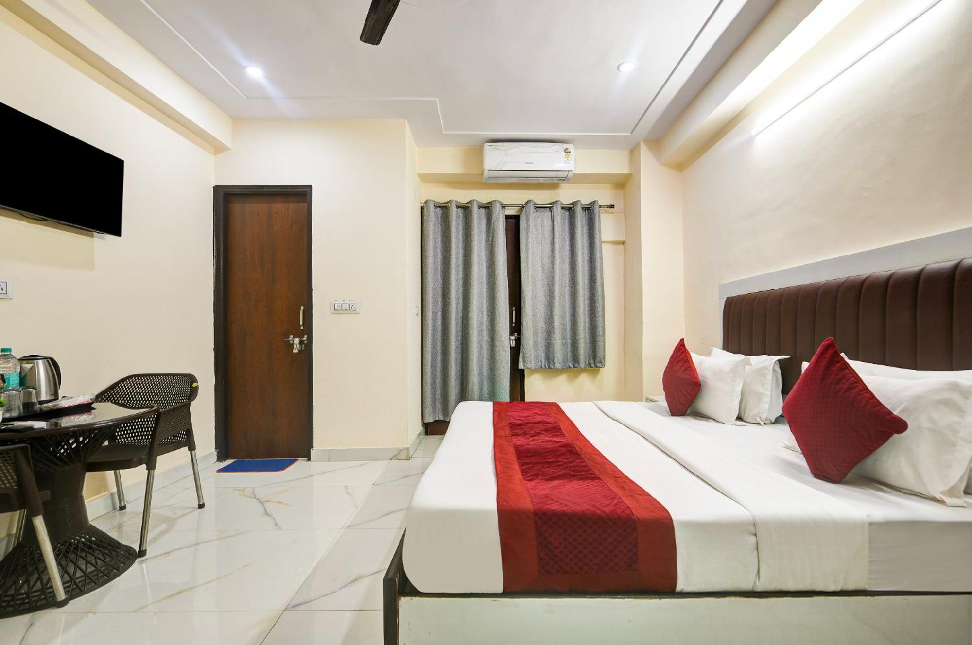 Hotel Krishna Tower Delhi  Buitenkant foto