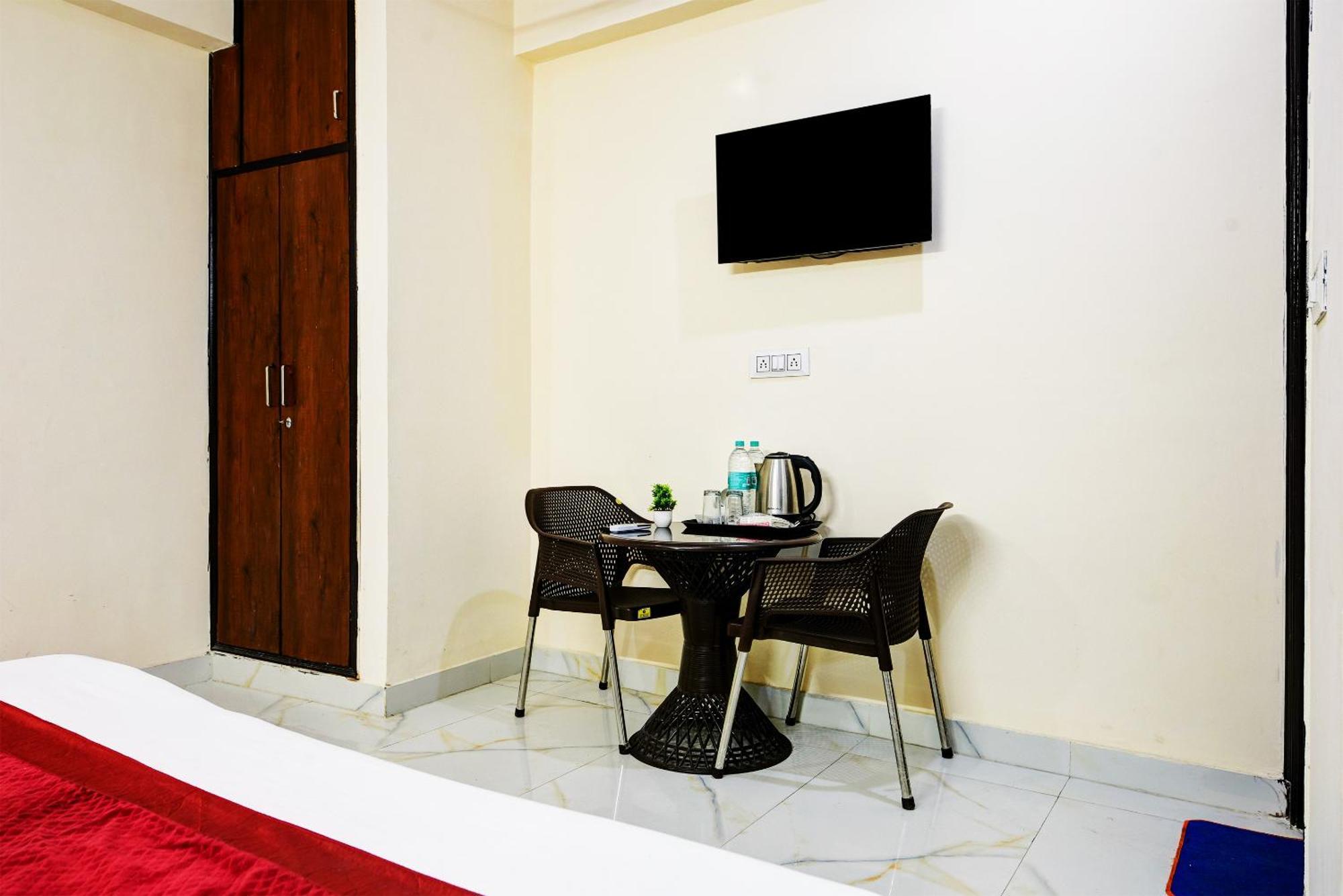 Hotel Krishna Tower Delhi  Buitenkant foto