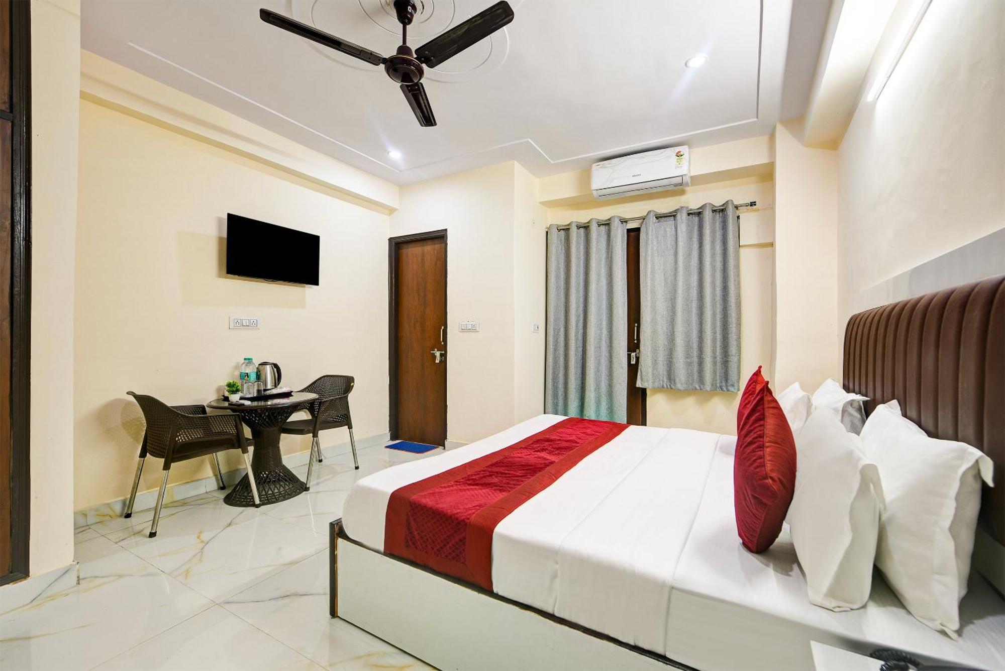 Hotel Krishna Tower Delhi  Buitenkant foto