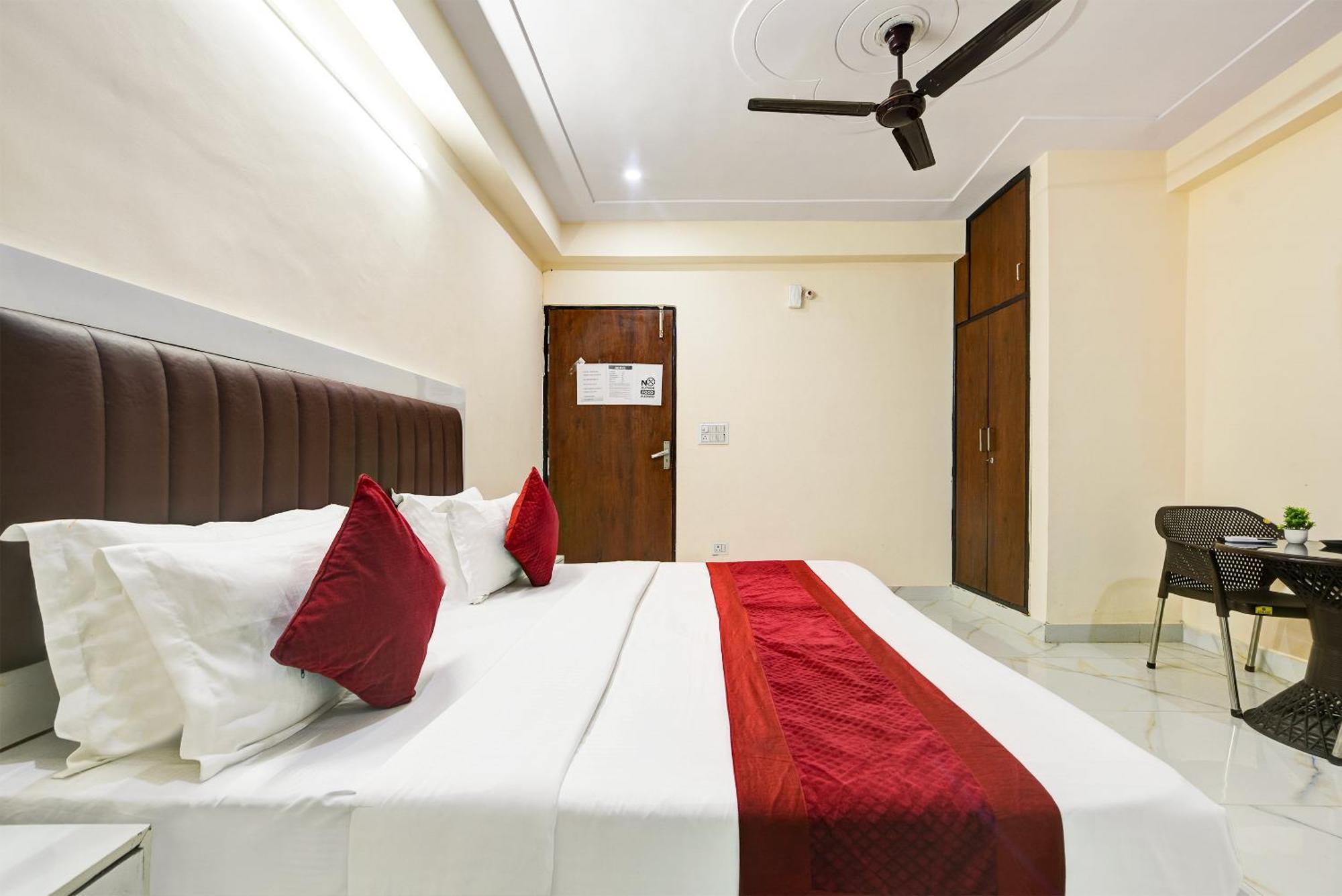 Hotel Krishna Tower Delhi  Buitenkant foto