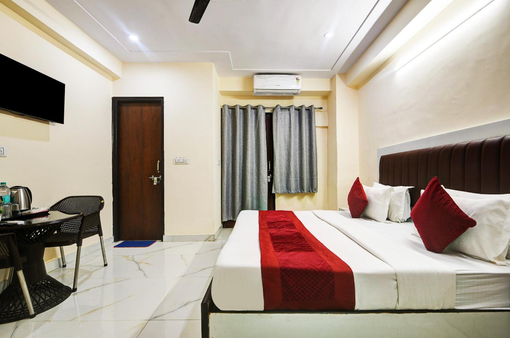 Hotel Krishna Tower Delhi  Buitenkant foto