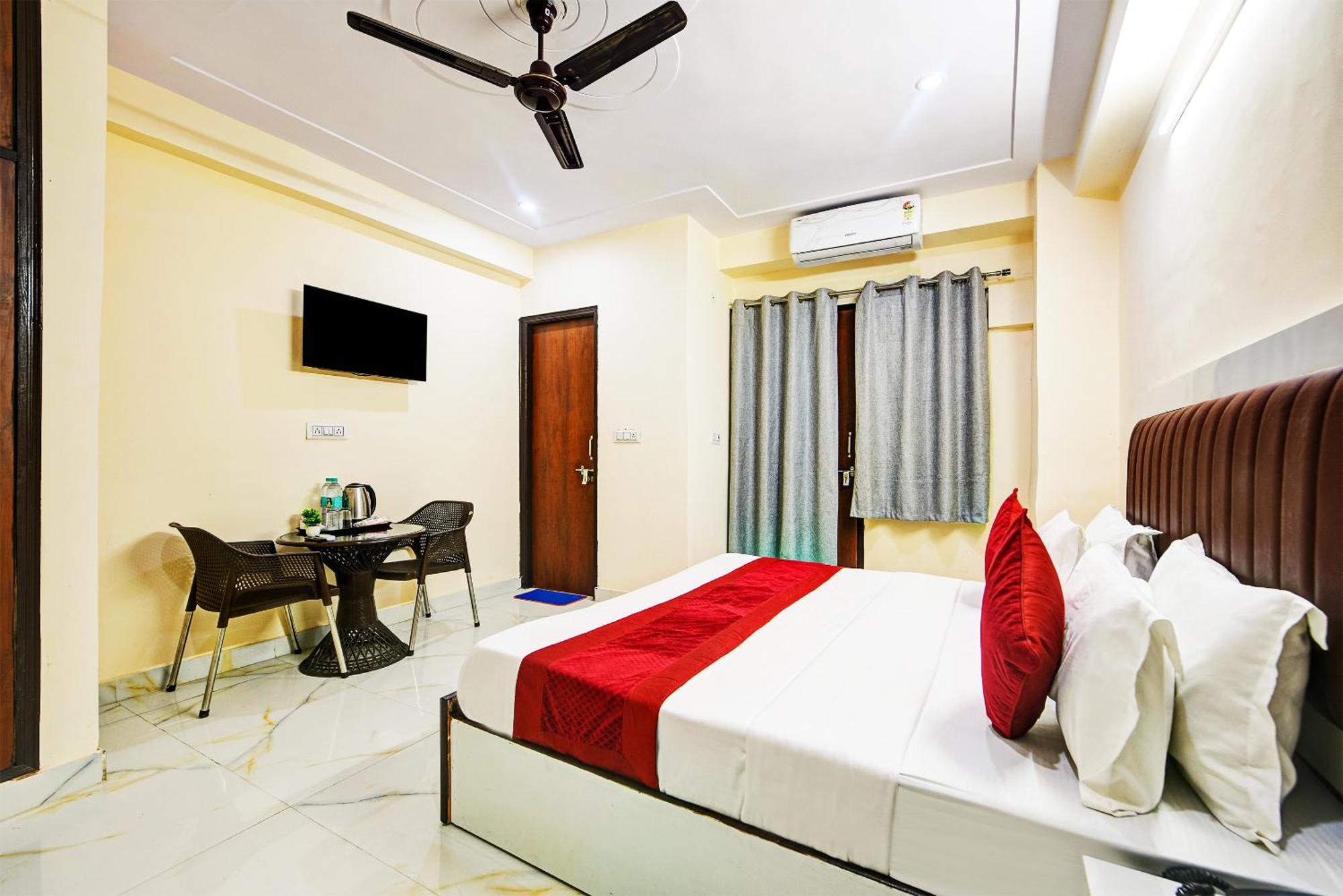 Hotel Krishna Tower Delhi  Buitenkant foto