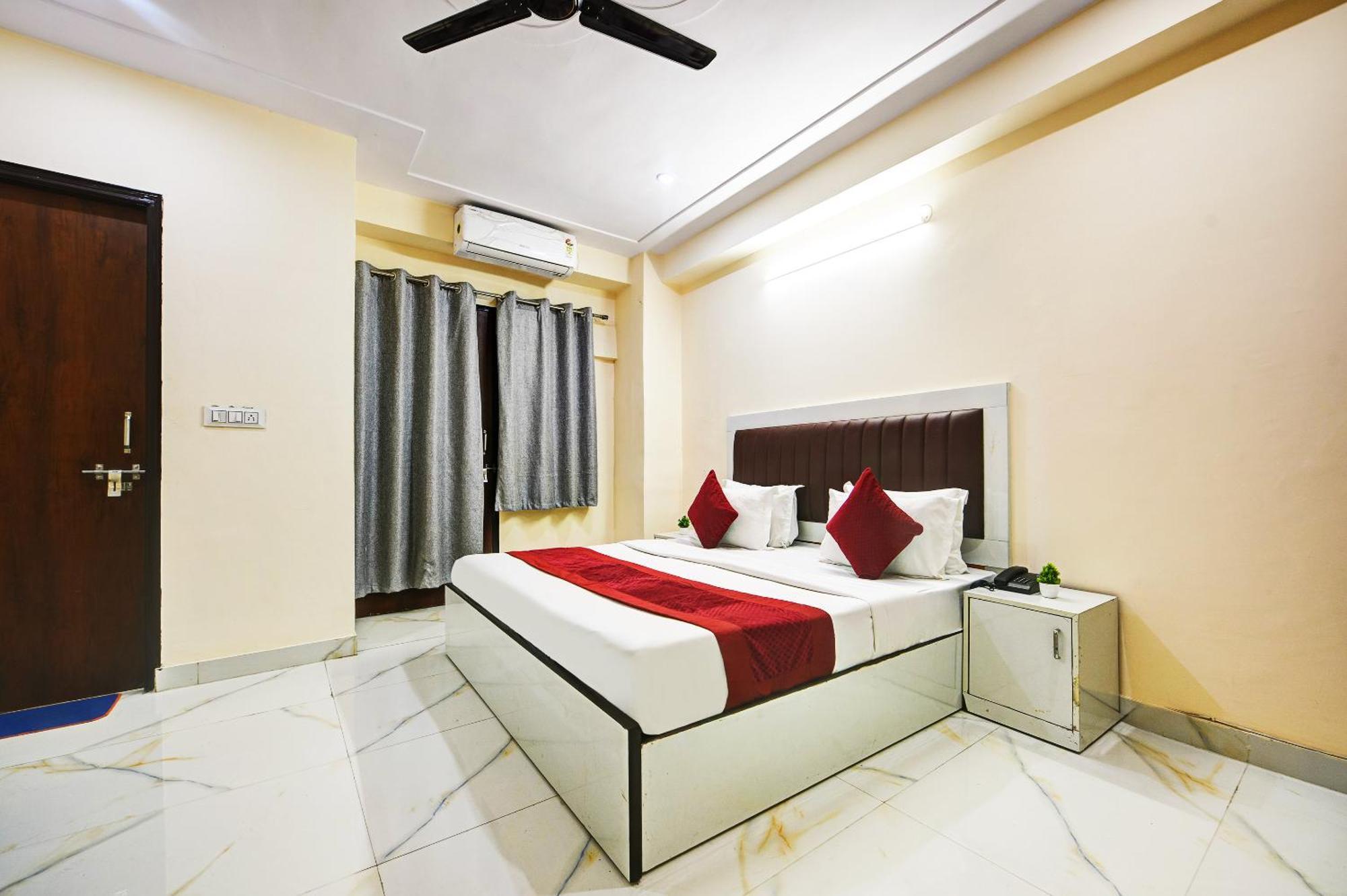 Hotel Krishna Tower Delhi  Buitenkant foto
